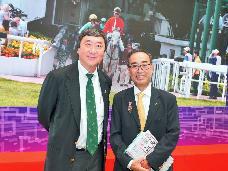 香港中文大學校長沈祖堯教授欣喜出席一年一度的「樂聲盃」盛事。